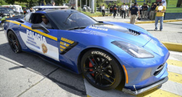 Περιπολικό μια Chevrolet Corvette Stingray με ποινικό μητρώο (video)