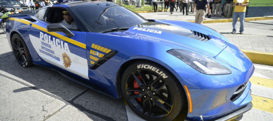 Περιπολικό μια Chevrolet Corvette Stingray με ποινικό μητρώο (video)