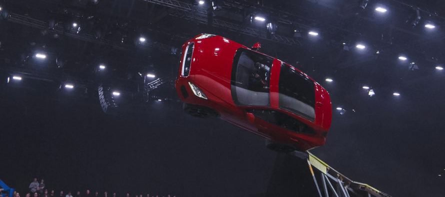 Ρεκόρ Γκίνες για τη νέα Jaguar E-Pace (video)