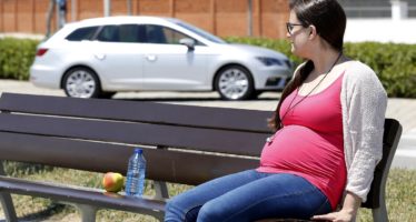 Η SEAT δίνει συμβουλές οδήγησης σε εγκυμονούσες γυναίκες (video)