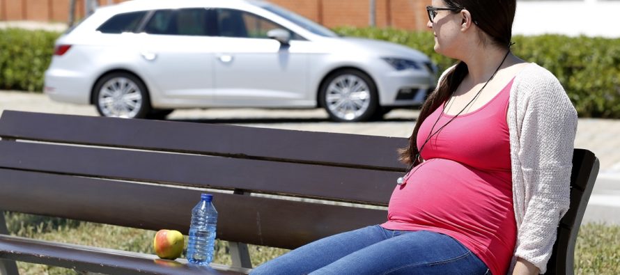 Η SEAT δίνει συμβουλές οδήγησης σε εγκυμονούσες γυναίκες (video)