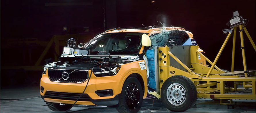 Δείτε το νέο Volvo XC40 σε πλευρική πρόσκρουση (video)