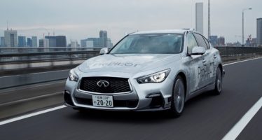 Το Infiniti Q50 κινείται μόνο του στους δρόμους του Τόκιο