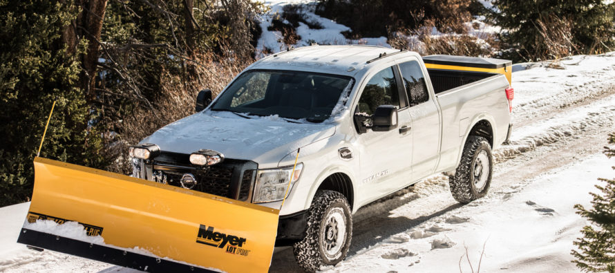 Το Nissan Titan XD καθαρίζει τους δρόμους από τα χιόνια