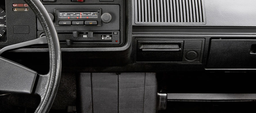 Tα ηχοσυστήματα του VW Golf από το 1974 μέχρι σήμερα (video)