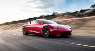 Ξεπερνά τα 400 χλμ./ώρα το νέο Tesla Roadster (video)
