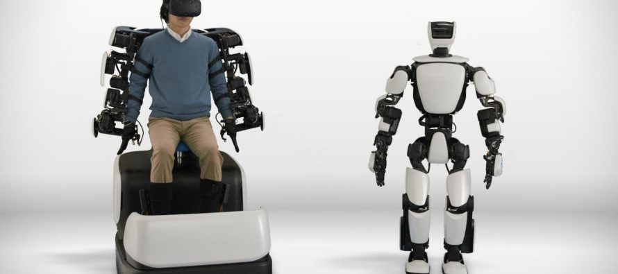 Το ρομπότ της Toyota που κινείται σαν άνθρωπος (video)