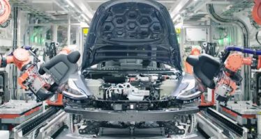 Η υπερσύγχρονη γραμμή παραγωγής του Tesla Model 3 (video)