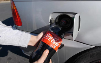 Τι θα γίνει αν βάλουμε Coca-Cola στο ρεζερβουάρ; (video)