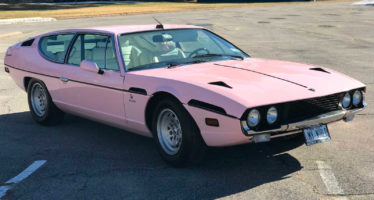 Θα αγοράζατε μια ροζ Lamborghini Espada;