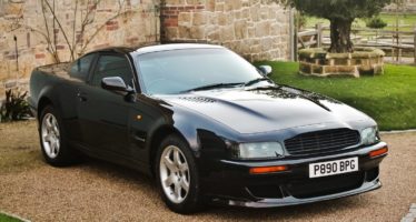 Πωλείται η Aston Martin Vantage που οδηγούσε ο Έλτον Τζον