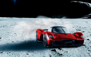 Η Aston Martin βάφει την Valkyrie με σκόνη από τη Σελήνη