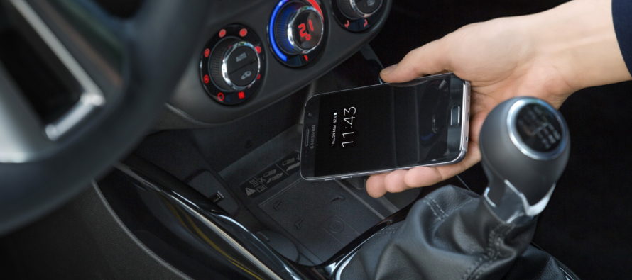 Απαγόρευση χρήσης κινητού ακόμα και σε σταματημένο αυτοκίνητο
