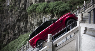 Πόσα σκαλοπάτια ανέβηκε το Range Rover Sport PHEV; (video)