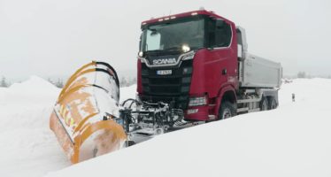 Δείτε το εκχιονιστικό φορτηγό της Scania (video)
