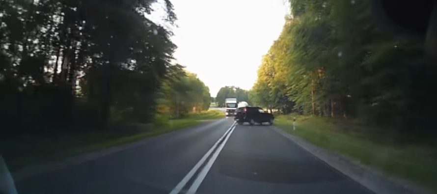 Ένα ανεξήγητο τροχαίο ατύχημα (video)