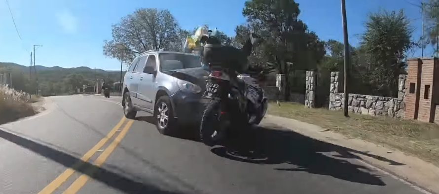 Μετωπική σύγκρουση μοτοσικλέτας με SUV (video)