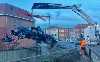 Το πιο αποτυχημένο παρκάρισμα με Porsche 911 Targa 4S (video)