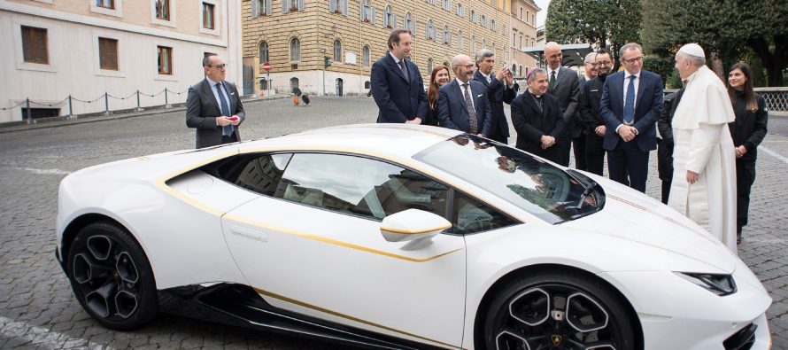 715.000 ευρώ για την Lamborghini Huracan του Πάπα Φραγκίσκου