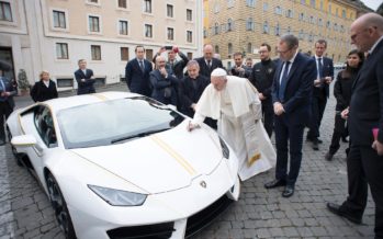 Δημοπρατείται η Lamborghini Huracan του Πάπα Φραγκίσκου