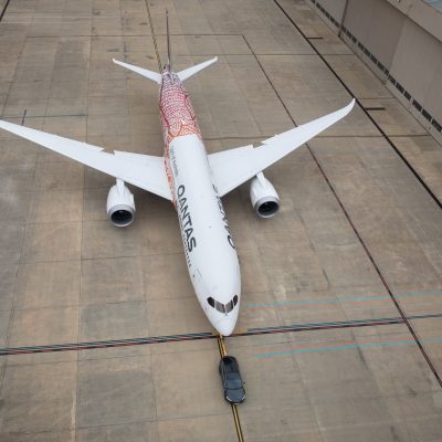 qantas-boeing-787-9-tesla-model-x-4