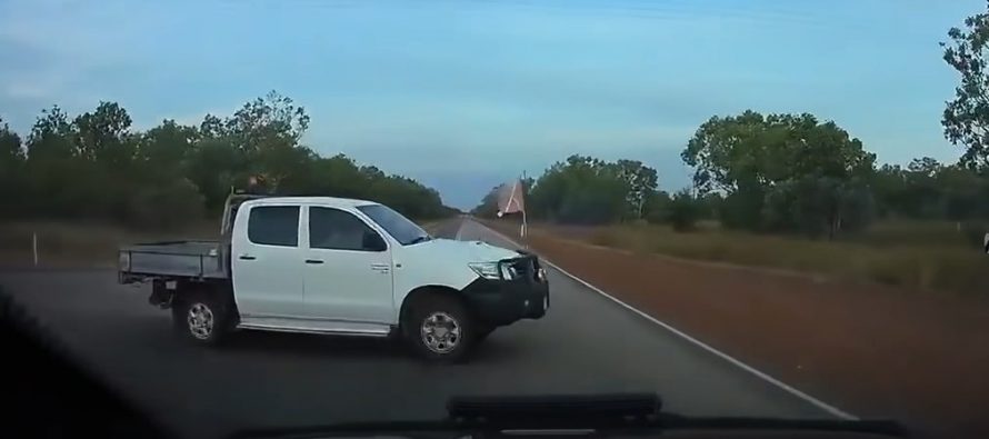 Πλαγιομετωπική σύγκρουση με Toyota Hilux (video)
