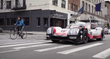 Η αγωνιστική Porsche 919 Hybrid στους δρόμους της Νέας Υόρκης (video)