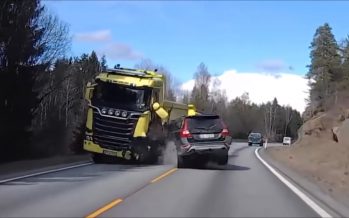 Δείτε ένα Volvo ΧC70 να συγκρούεται με φορτηγό Scania (video)