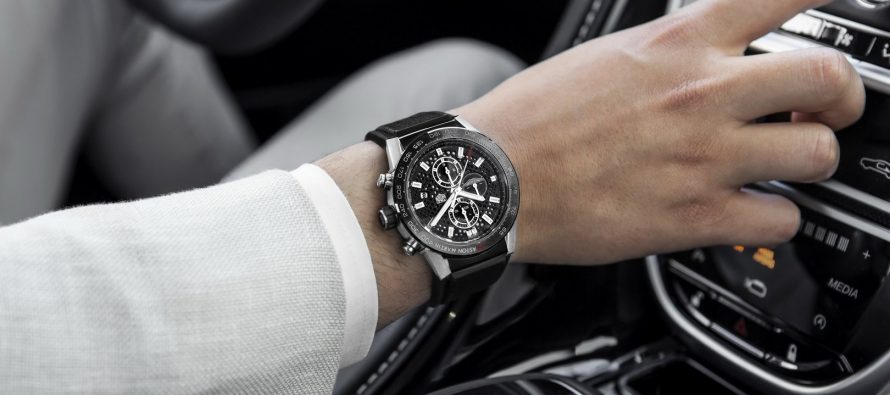 Το ρολόι της Aston Martin που κοστίζει σχεδόν 6.000 ευρώ