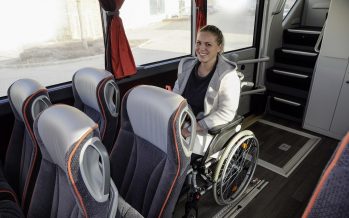 Μπορούν άτομα με αναπηρία να επιβιβαστούν σε λεωφορείο;