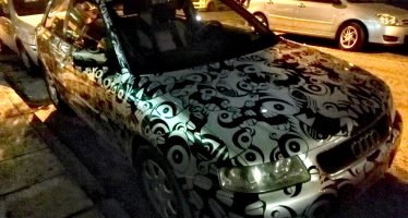Το αυτοκίνητο της ημέρας: Ένα Audi Α3 με tribal στο Κουκάκι