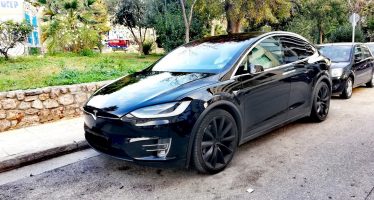 To αυτοκίνητο της ημέρας: Ένα Tesla Model X στο Βοτανικό