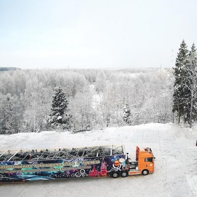 P_Truck_EOT_MAN_TGX_Christmas_Tree_Moscow_02_width_740