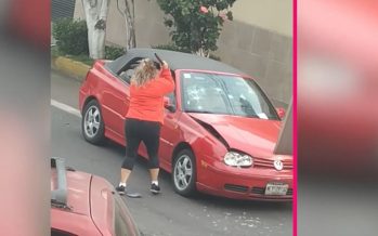 Οξύθυμη οδηγός σπάει το αυτοκίνητο που την τράκαρε (video)