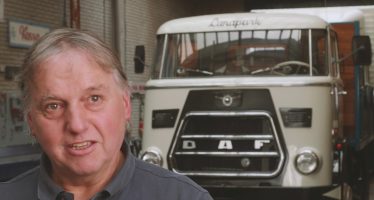 Ο άνθρωπος που έχει τα πιο παλιά φορτηγά DAF (video)