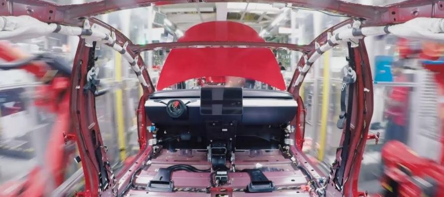 Έτσι κατασκευάζεται ένα Tesla Model 3 (video)