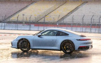 Η νέα Porsche 911 καταλαβαίνει πότε ο δρόμος είναι βρεγμένος (video)