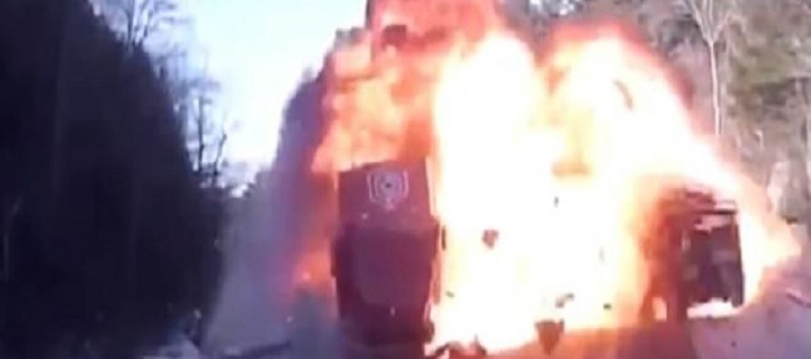 Στις φλόγες τυλίχτηκε ένα Jeep μετά από μετωπική σύγκρουση με φορτηγό (video)