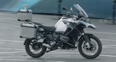 Μοτοσυκλέτα της BMW μπορεί να κινηθεί χωρίς αναβάτη (video)