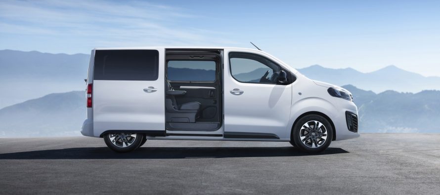 Μέχρι και εννέα επιβάτες χωράει το νέο Opel Vivaro Life