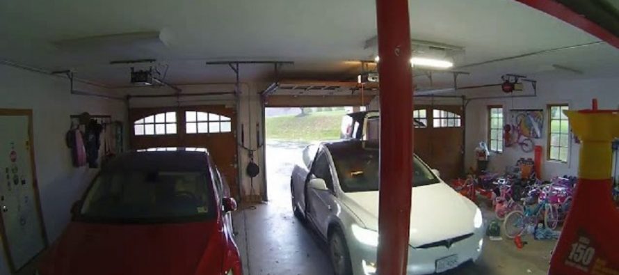 Δείτε πως καταστράφηκε η πίσω πόρτα ενός Tesla Model X (video)