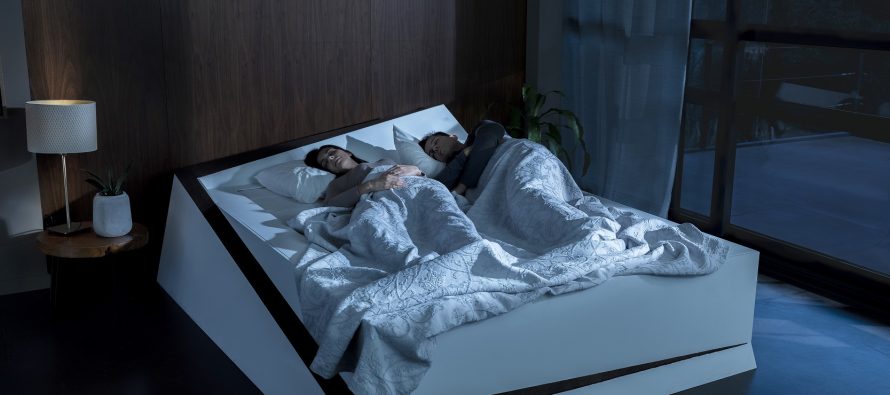 Το κρεβάτι της Ford που χωρίζει αυτόματα τις πλευρές του ζευγαριού (video)