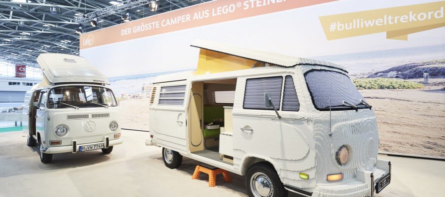 Αντίγραφο του βαν Type 2 της Volkswagen με 400.000 τουβλάκια Lego