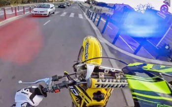 Κάμερα σε κράνος μοτοσικλετιστή κατέγραψε την καταδίωξη και τη σύλληψη του (video)