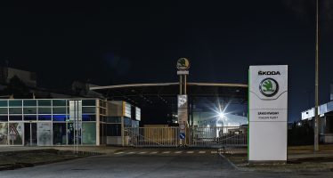 Στο σκοτάδι τρία εργοστάσια της Skoda