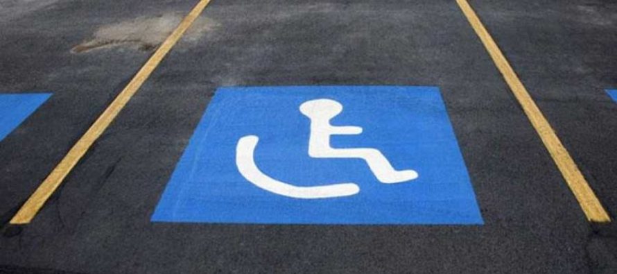 Οι οδηγοί δε σέβονται τα άτομα με αναπηρία-748 παραβάσεις εντόπισε η Τροχαία