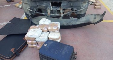 Σε κρύπτες αυτοκινήτου βρέθηκαν 55 κιλά κάνναβης (video)