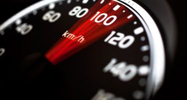 Το Φεβρουάριο καταγράφηκαν 1.960 παραβάσεις του ορίου ταχύτητας στην Ελλάδα
