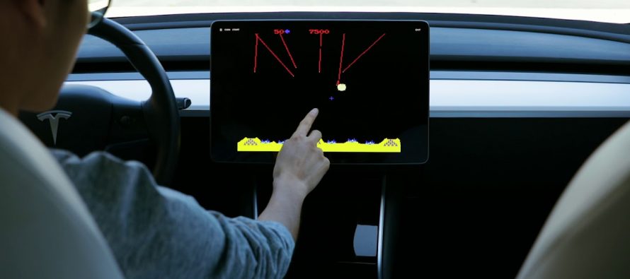 Το βιντεοπαιχνίδι Atari στις οθόνες αφής των Tesla (video)