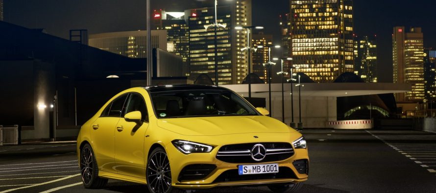 Κίτρινο βέλος που σκίζει την άσφαλτο η νέα Mercedes CLA 35 (video)